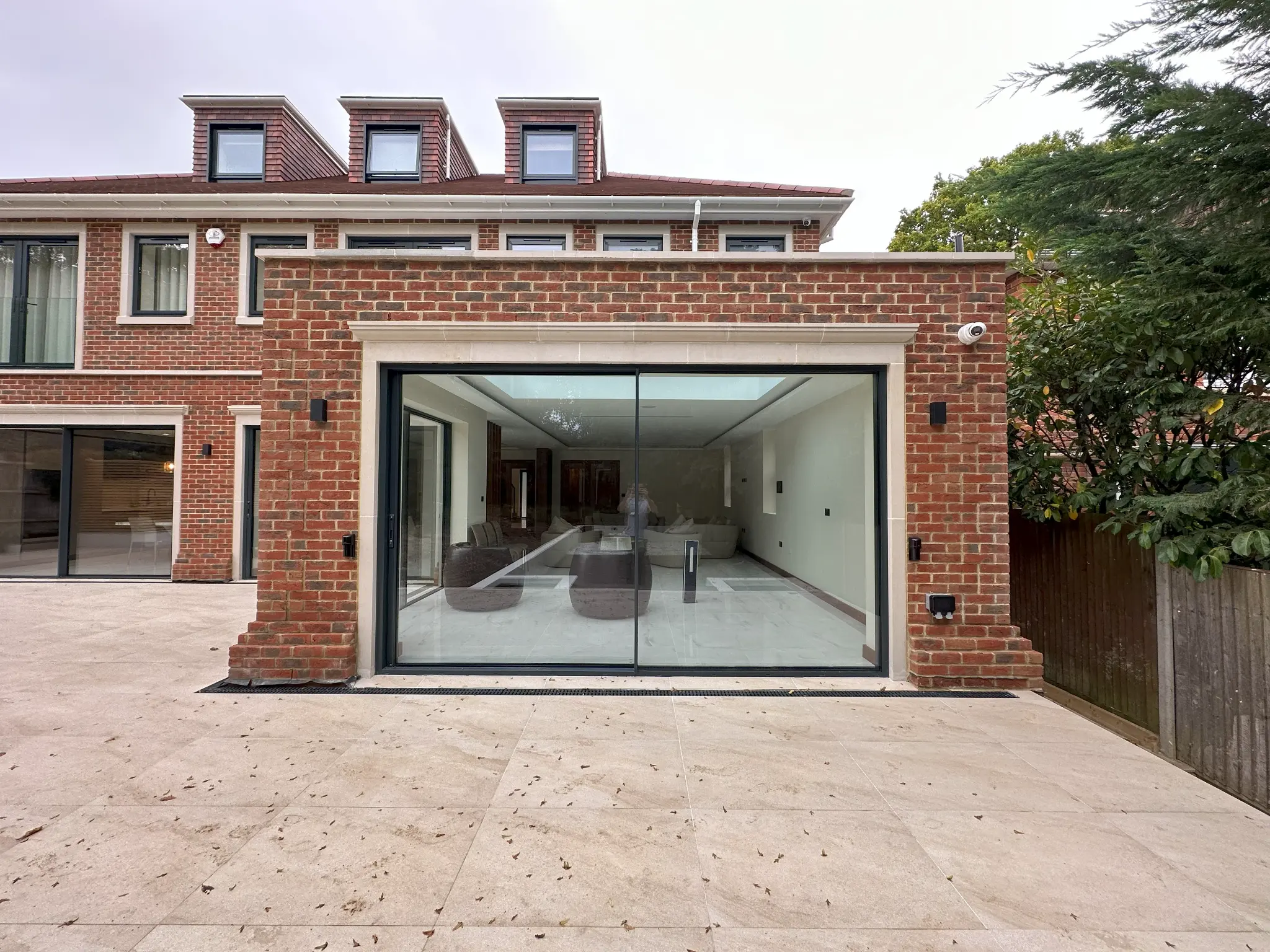 Ultra-slim Sliding Door