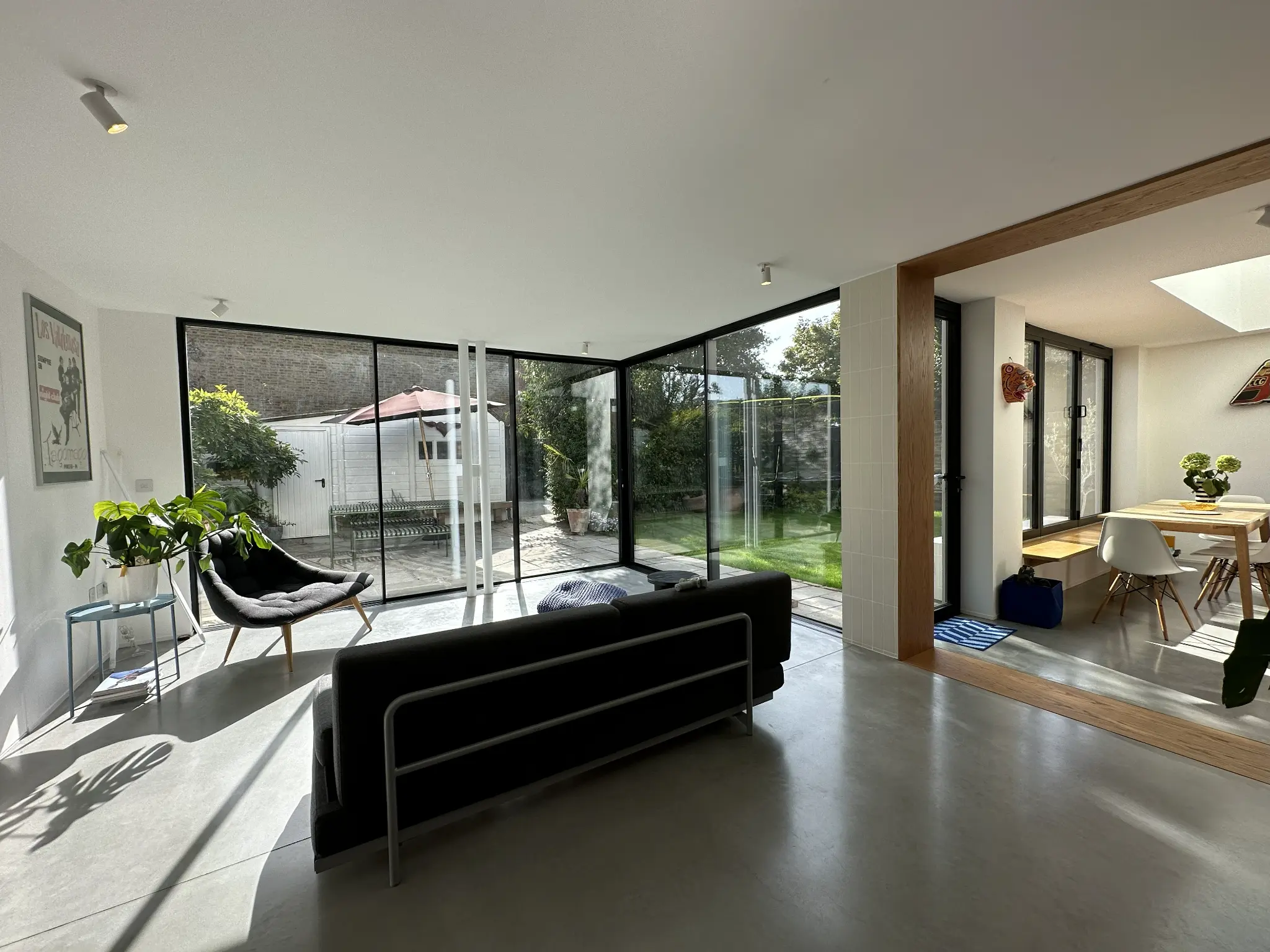Corner sliding door installation by Shard AG