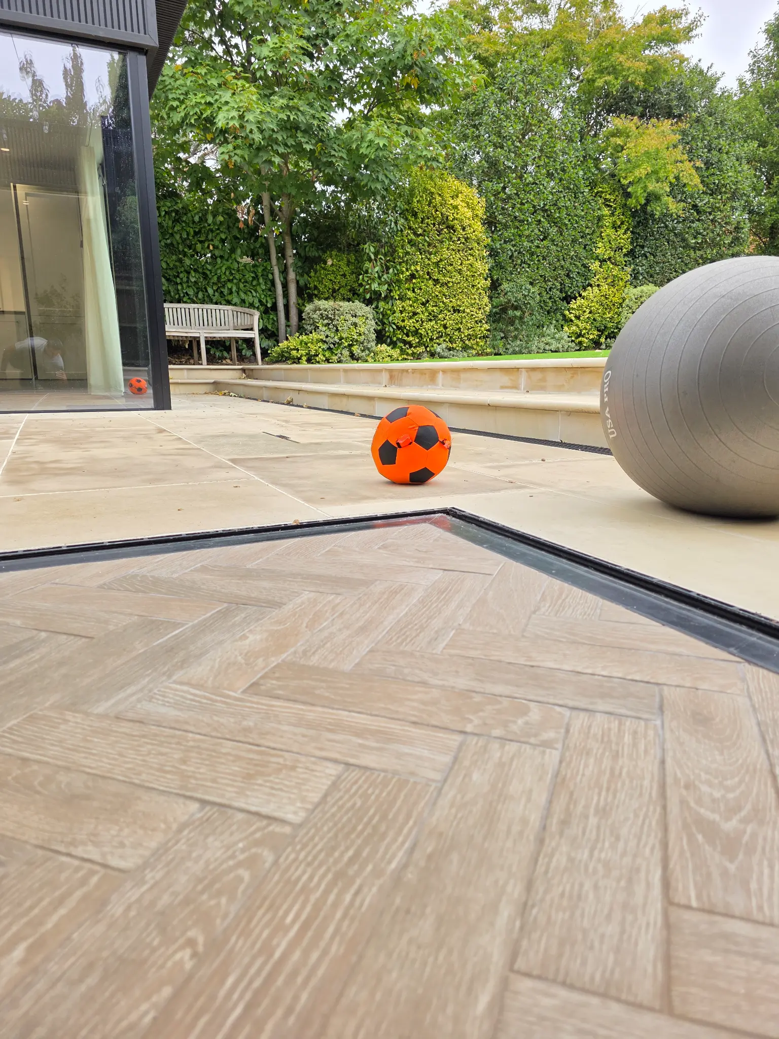 Designing Open Plan Living Spaces with Architectural Glazing